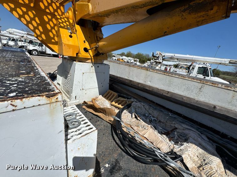 image for item DO0776 1999 International 4700 bucket truck