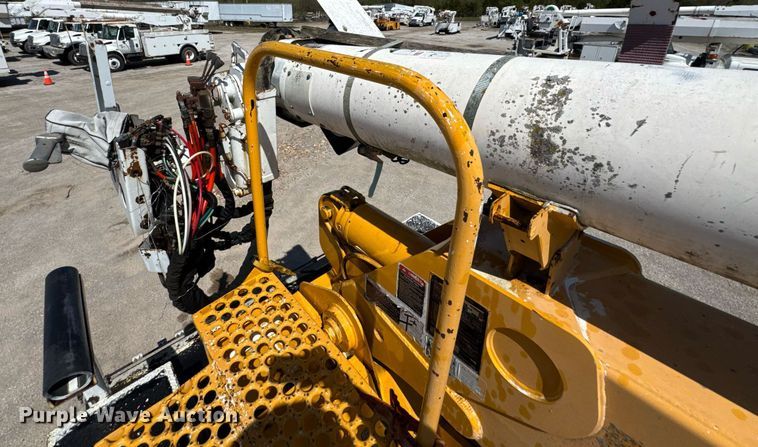 image for item DO0776 1999 International 4700 bucket truck