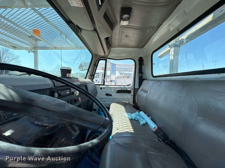 image for item DO0776 1999 International 4700 bucket truck