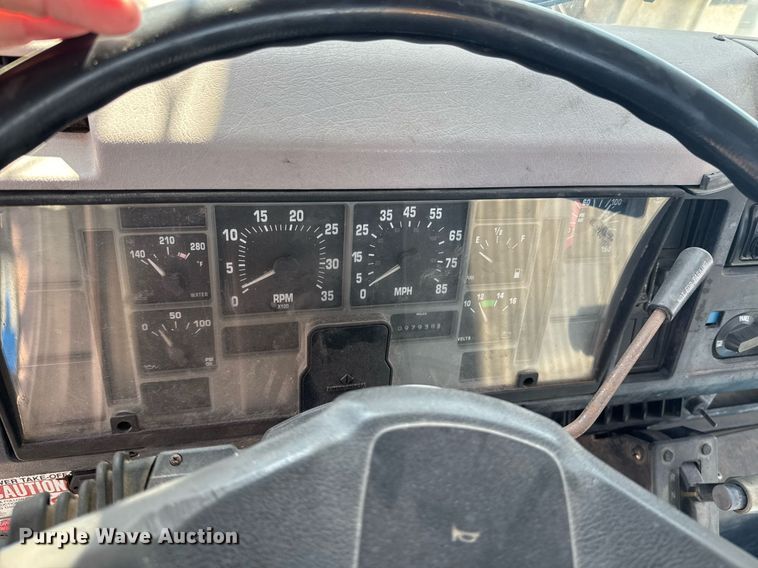 image for item DO0776 1999 International 4700 bucket truck