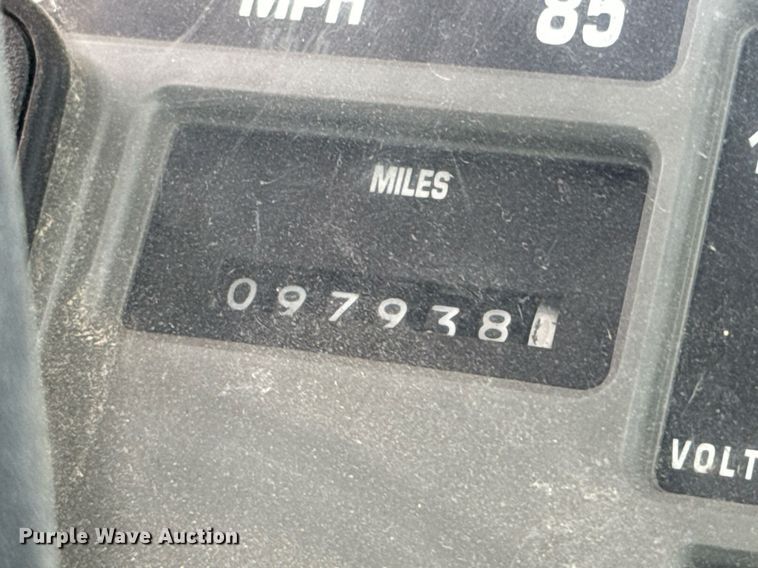 image for item DO0776 1999 International 4700 bucket truck