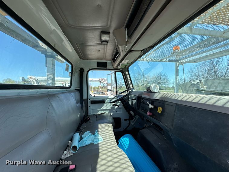 image for item DO0776 1999 International 4700 bucket truck