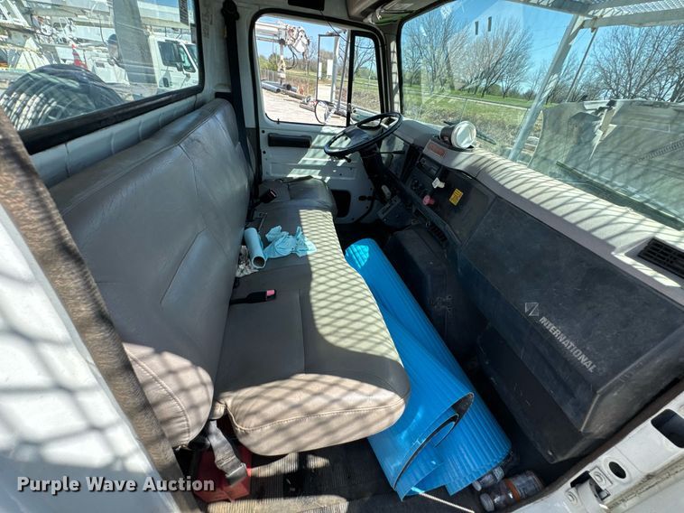 image for item DO0776 1999 International 4700 bucket truck