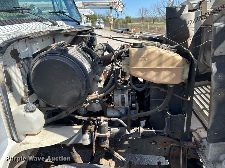 image for item DO0776 1999 International 4700 bucket truck