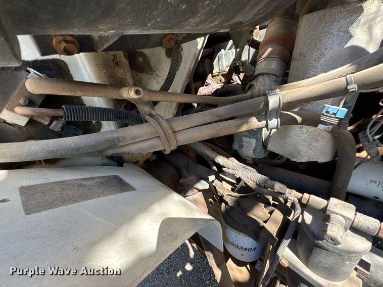 image for item DO0776 1999 International 4700 bucket truck