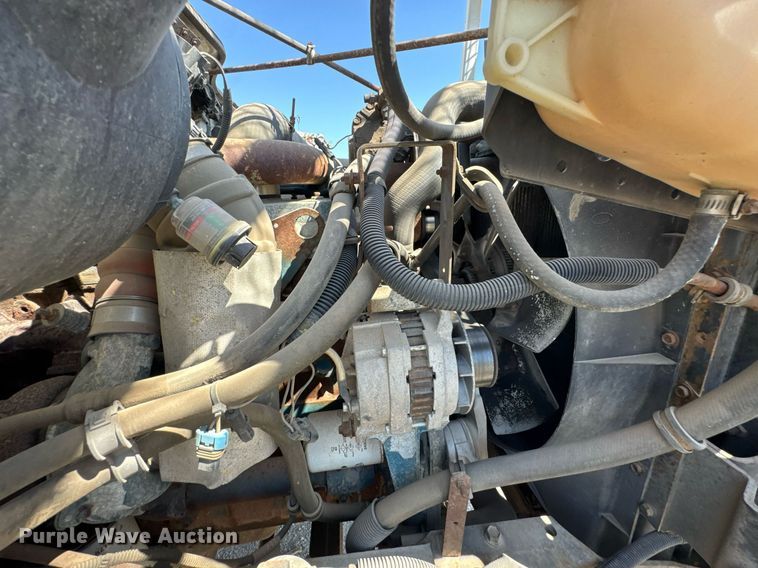 image for item DO0776 1999 International 4700 bucket truck