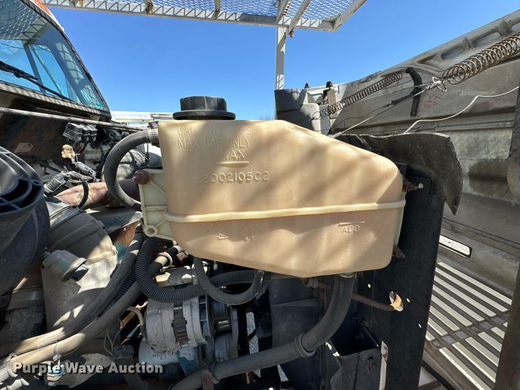 image for item DO0776 1999 International 4700 bucket truck