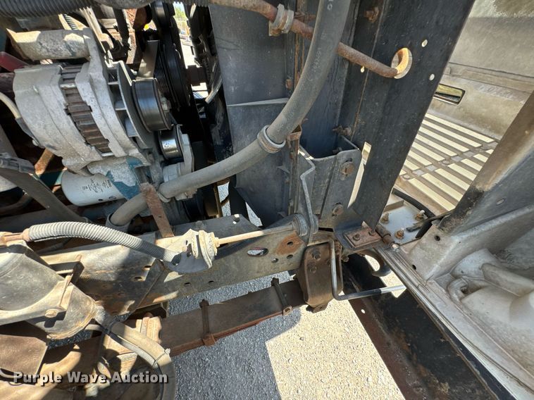 image for item DO0776 1999 International 4700 bucket truck
