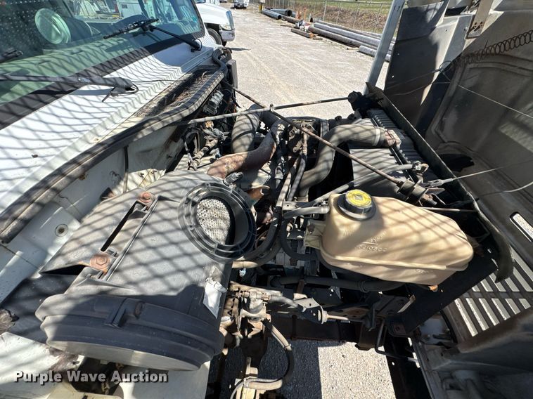 image for item DO0776 1999 International 4700 bucket truck