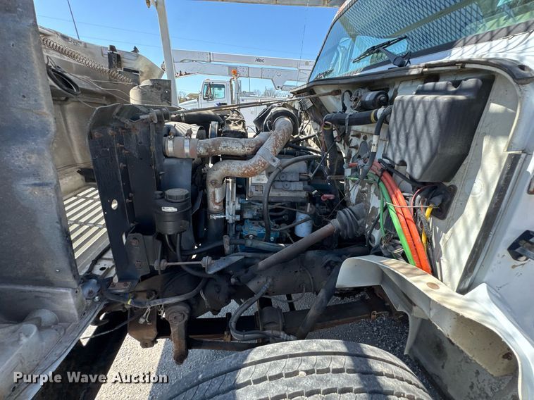 image for item DO0776 1999 International 4700 bucket truck