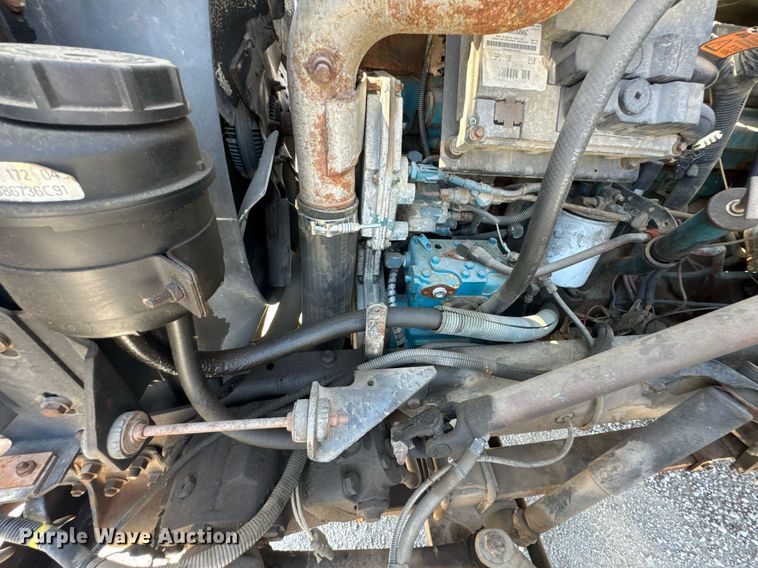 image for item DO0776 1999 International 4700 bucket truck