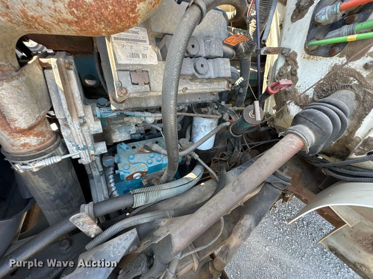 image for item DO0776 1999 International 4700 bucket truck