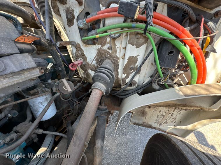 image for item DO0776 1999 International 4700 bucket truck