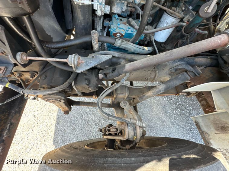 image for item DO0776 1999 International 4700 bucket truck