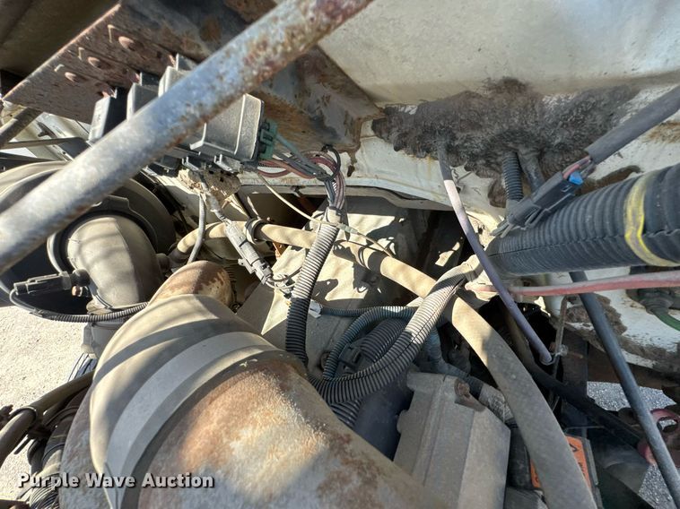 image for item DO0776 1999 International 4700 bucket truck