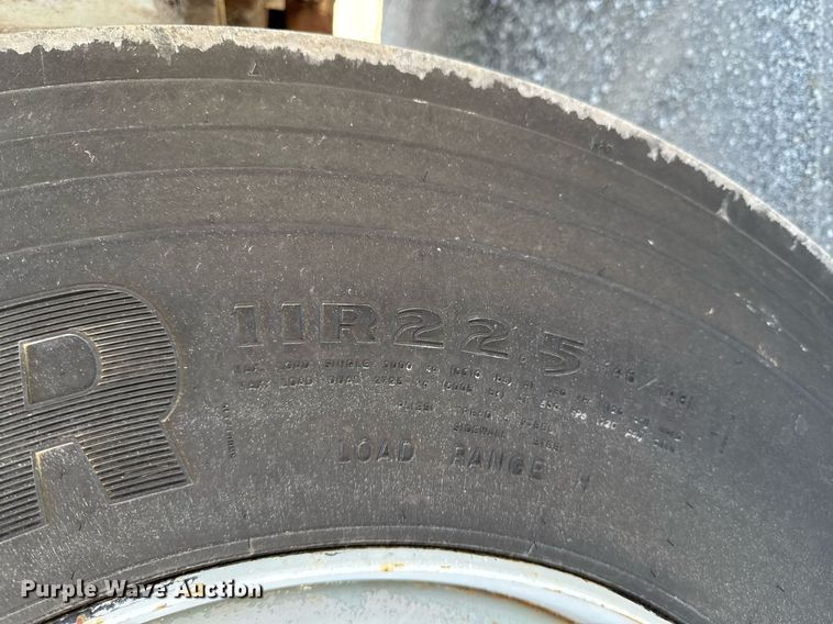 image for item DO0776 1999 International 4700 bucket truck