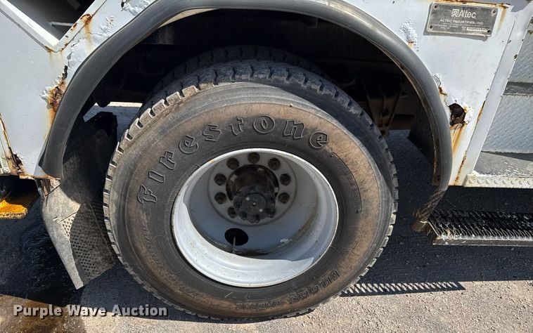 image for item DO0776 1999 International 4700 bucket truck