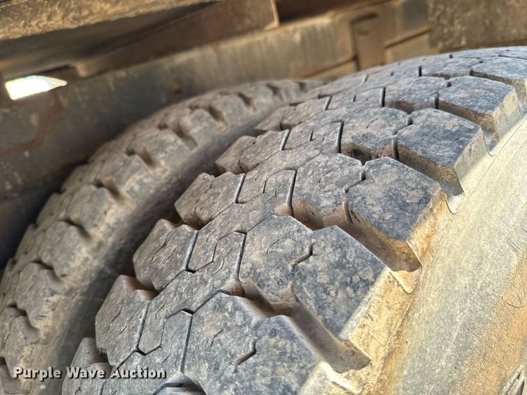 image for item DO0776 1999 International 4700 bucket truck