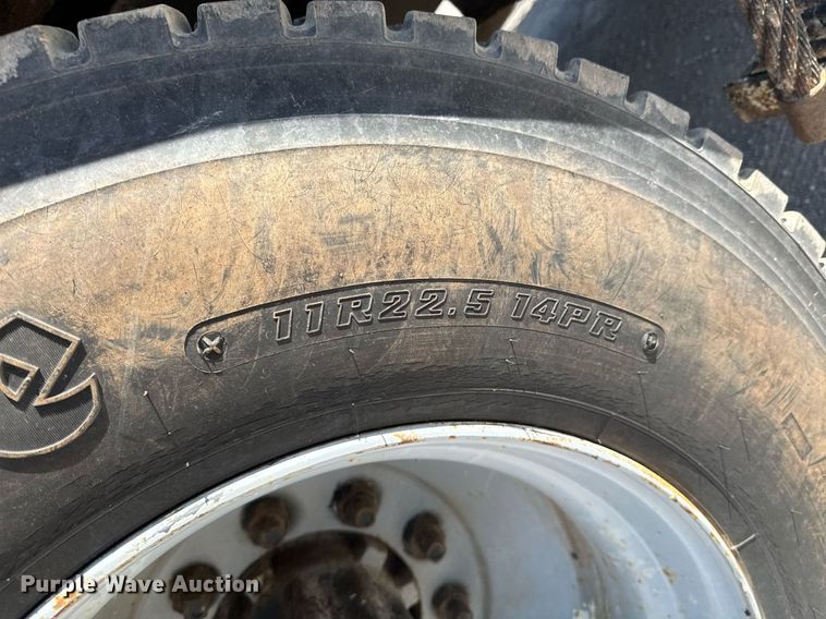 image for item DO0776 1999 International 4700 bucket truck