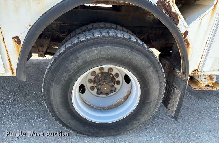 image for item DO0776 1999 International 4700 bucket truck