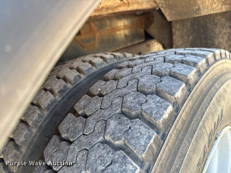 image for item DO0776 1999 International 4700 bucket truck