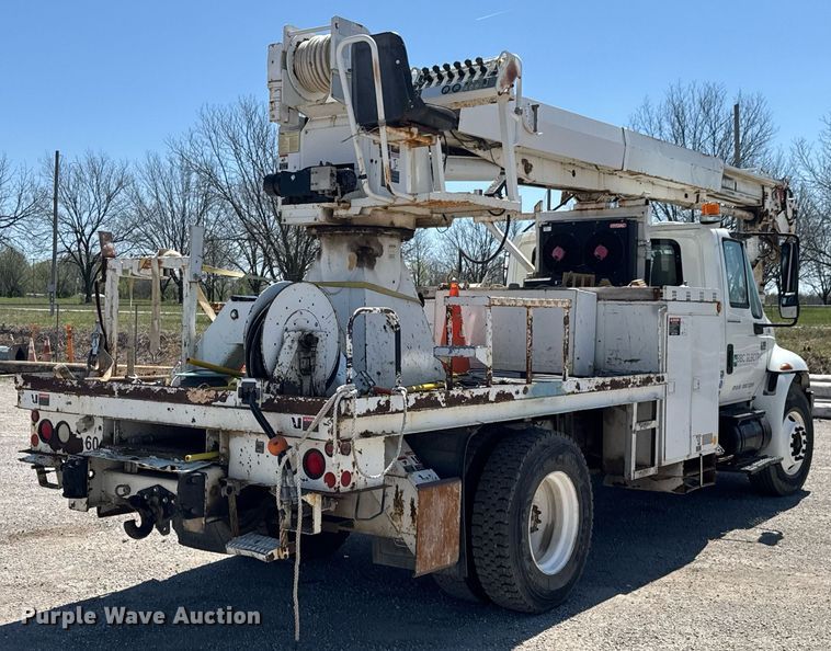 image for item DO0777 2004 International 4300 digger derrick truck