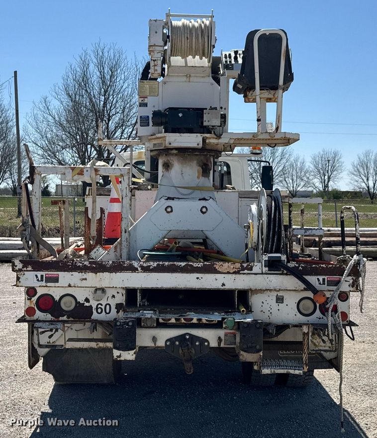 image for item DO0777 2004 International 4300 digger derrick truck