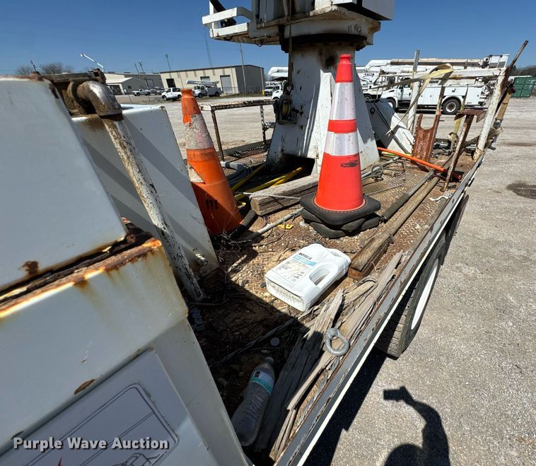 image for item DO0777 2004 International 4300 digger derrick truck