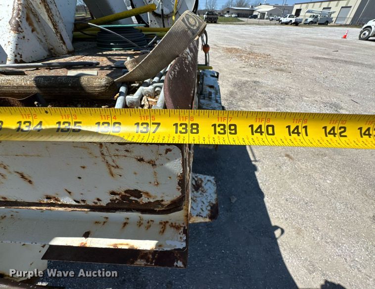 image for item DO0777 2004 International 4300 digger derrick truck