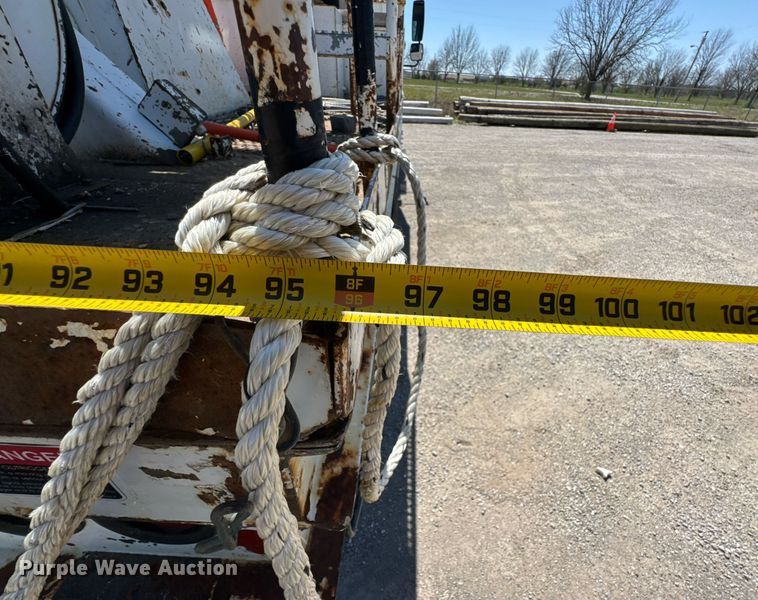 image for item DO0777 2004 International 4300 digger derrick truck