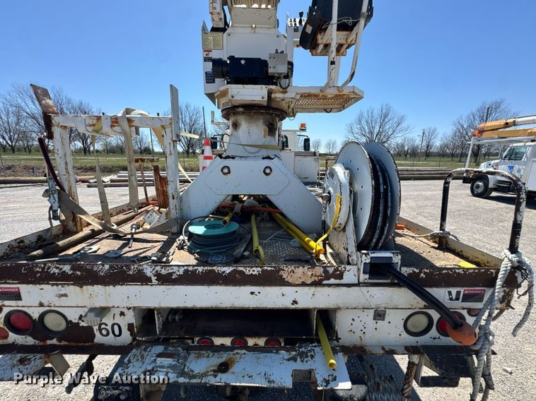 image for item DO0777 2004 International 4300 digger derrick truck