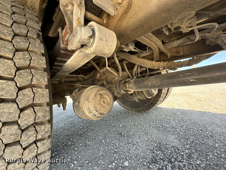 image for item DO0777 2004 International 4300 digger derrick truck