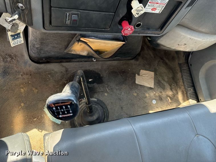 image for item DO0777 2004 International 4300 digger derrick truck