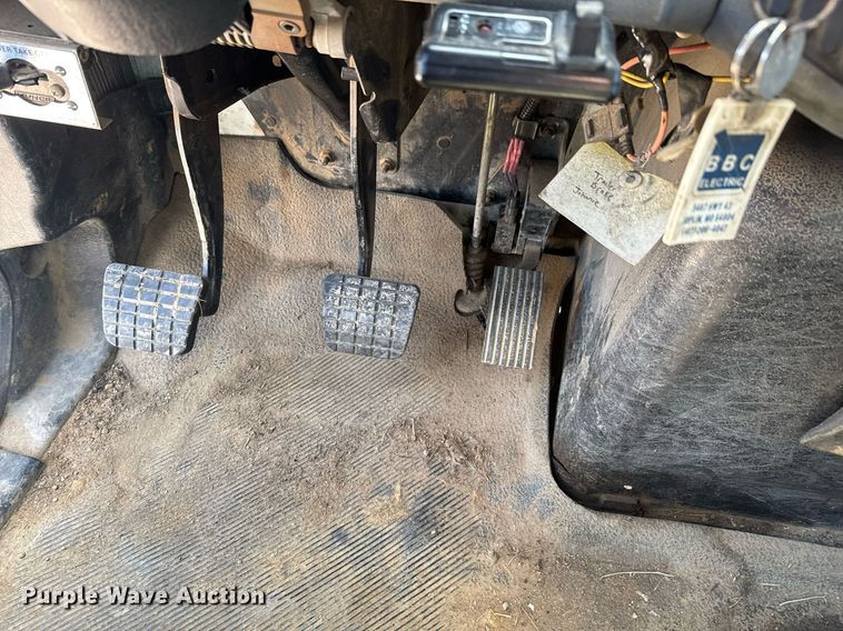 image for item DO0777 2004 International 4300 digger derrick truck