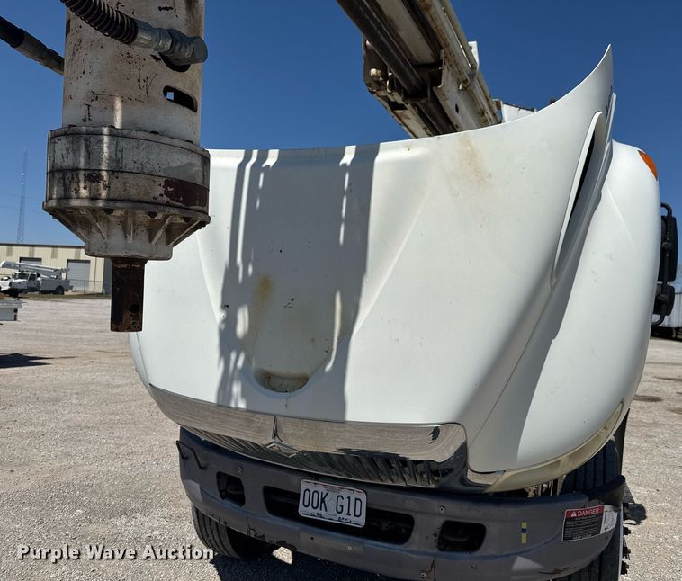 image for item DO0777 2004 International 4300 digger derrick truck