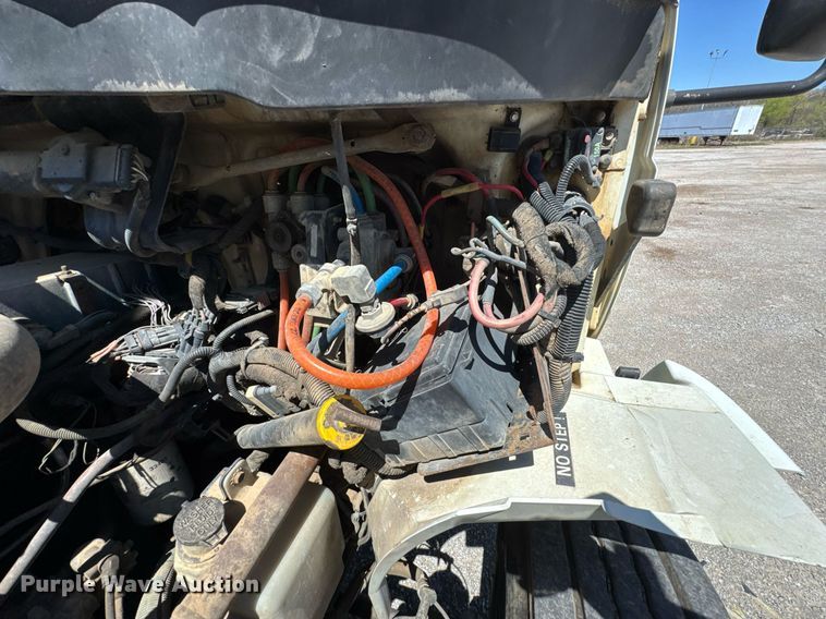 image for item DO0777 2004 International 4300 digger derrick truck