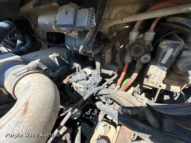 image for item DO0777 2004 International 4300 digger derrick truck