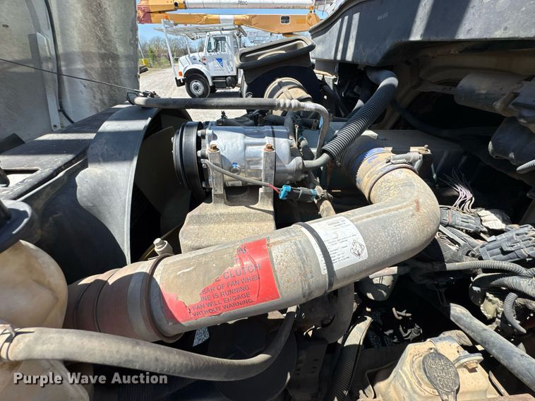 image for item DO0777 2004 International 4300 digger derrick truck