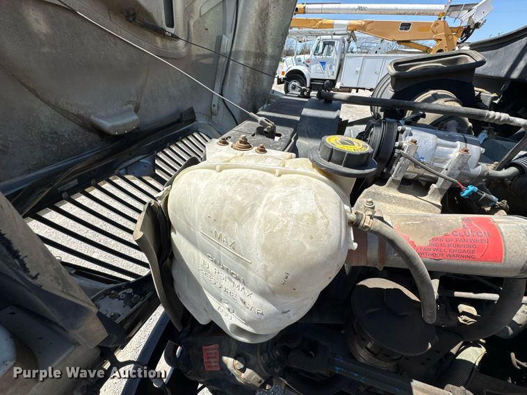 image for item DO0777 2004 International 4300 digger derrick truck