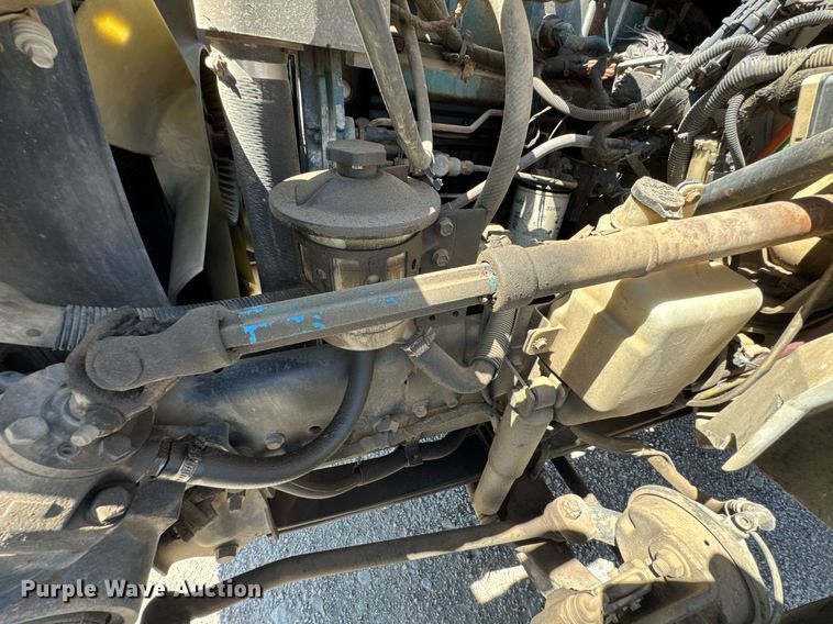 image for item DO0777 2004 International 4300 digger derrick truck