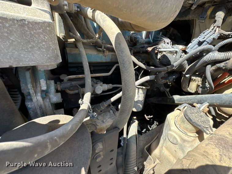 image for item DO0777 2004 International 4300 digger derrick truck