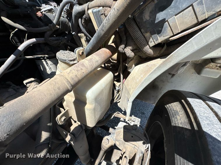 image for item DO0777 2004 International 4300 digger derrick truck