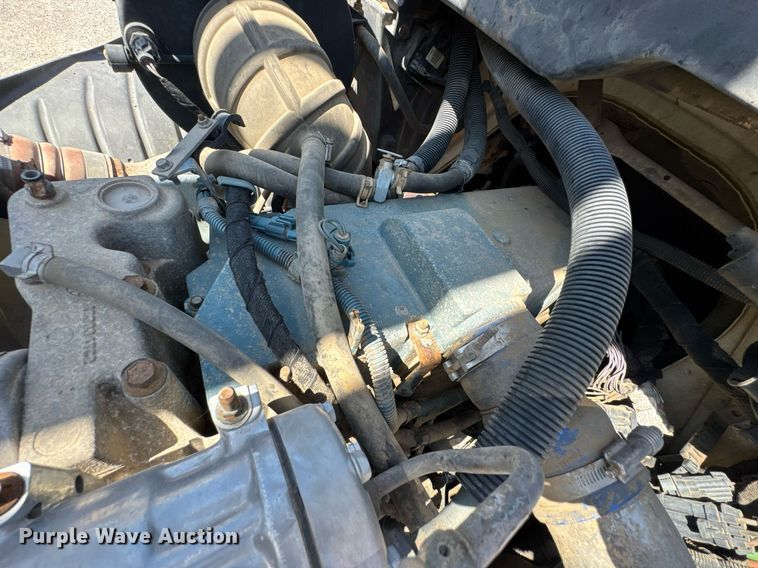 image for item DO0777 2004 International 4300 digger derrick truck