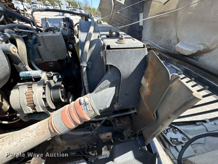 image for item DO0777 2004 International 4300 digger derrick truck