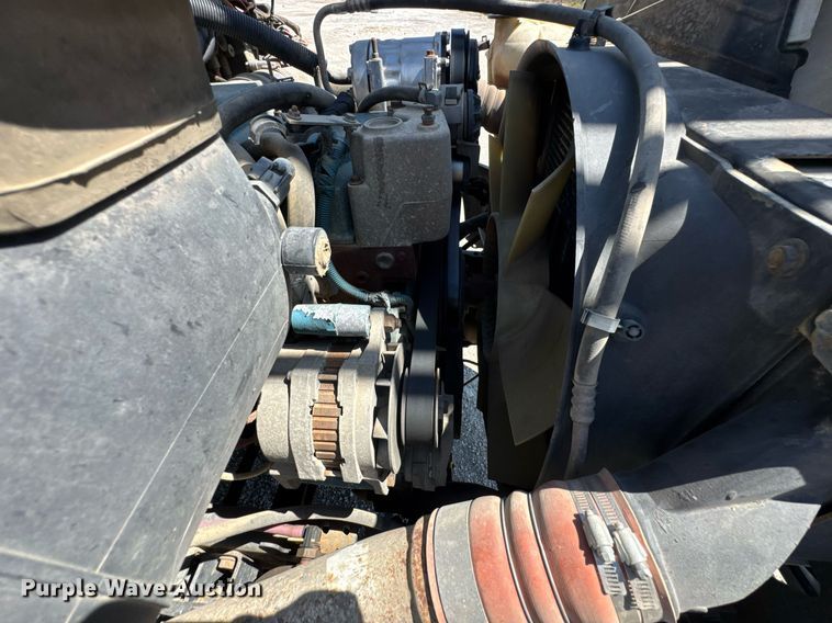 image for item DO0777 2004 International 4300 digger derrick truck