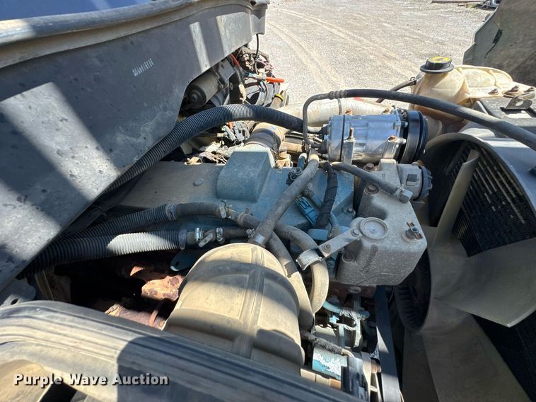 image for item DO0777 2004 International 4300 digger derrick truck