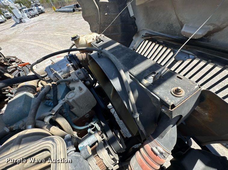 image for item DO0777 2004 International 4300 digger derrick truck