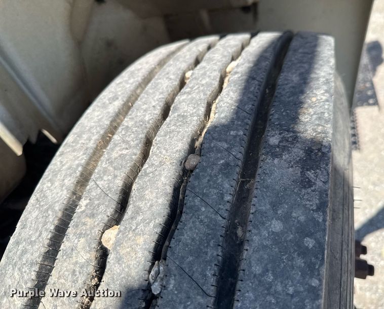 image for item DO0777 2004 International 4300 digger derrick truck