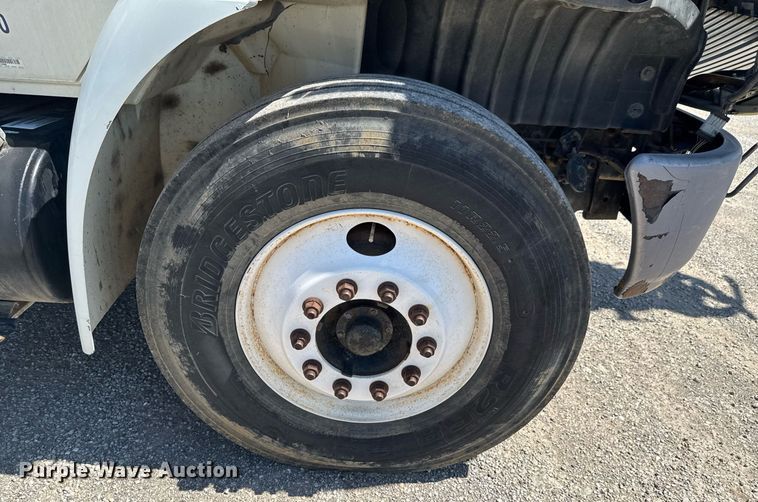 image for item DO0777 2004 International 4300 digger derrick truck