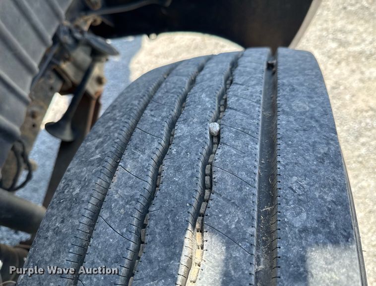 image for item DO0777 2004 International 4300 digger derrick truck